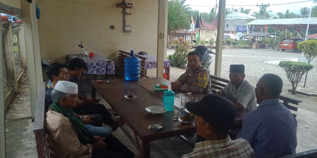 Bhabinkamtibmas Nagari Ladang Panjang  sambang,  door to door dan THTS kepada Tokoh masyarakat 