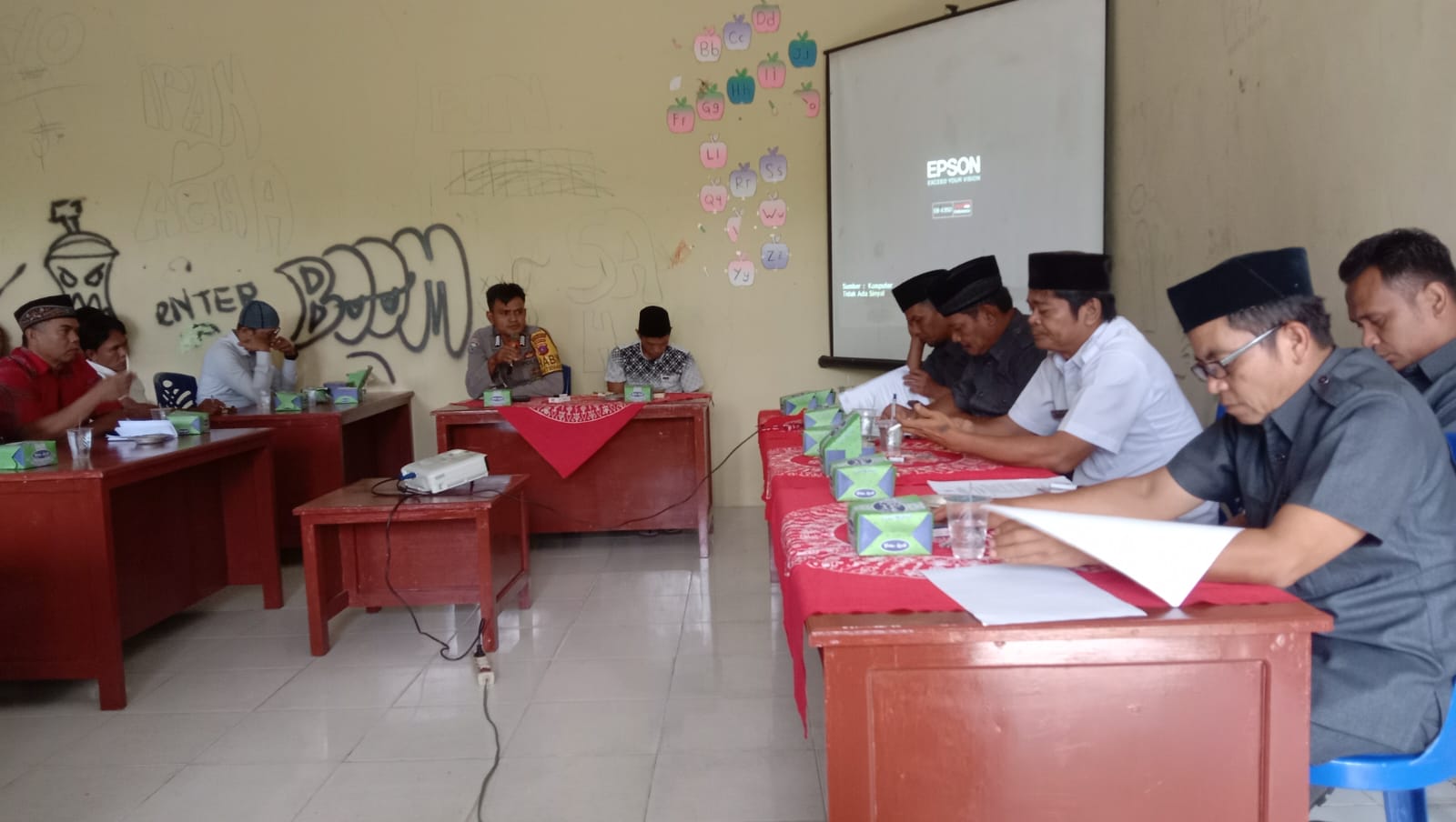 Bhabinkamtibmas Nagari Sundata Menghadiri Rapat Paripurna Peraturan Nagari (PERNA) 