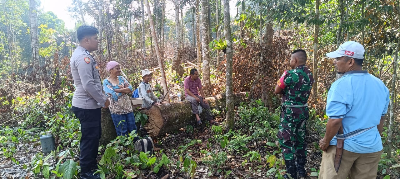 Bhabinkamtibmas Nagari Tanjuang Baringin Mengajak Masyarakat Bersama-Sama Menjaga HARKAMTIBMAS