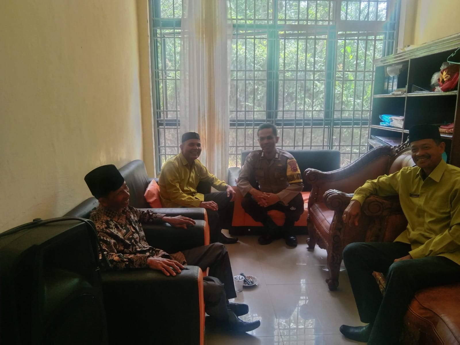 Bhabinkamtibmas Nagari Koto Rajo  Ajak Warga Binaan Jauhi Pekat