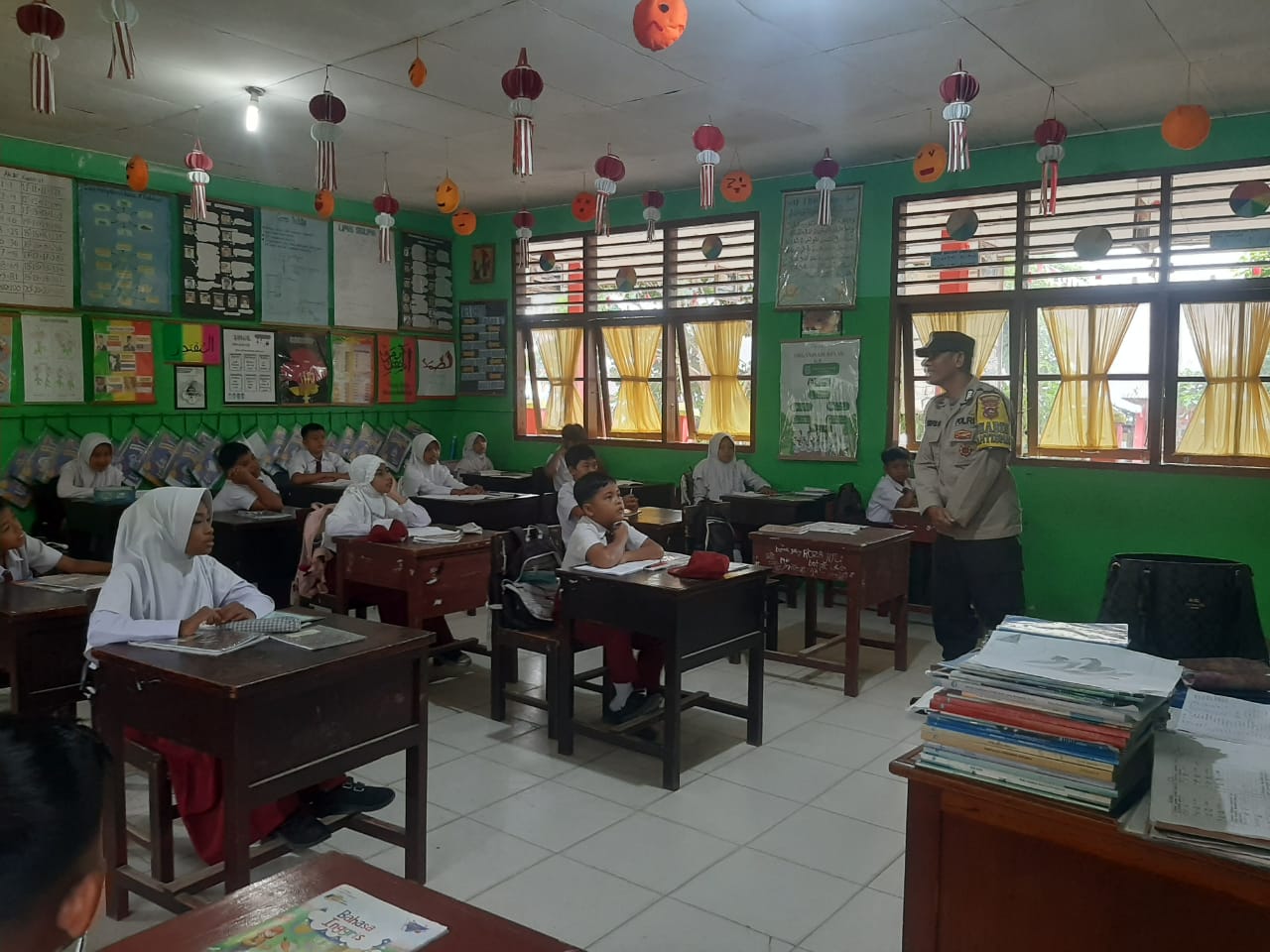 Bhabinkamtibmas Nagari Pauh Polsek Lubuk Sikaping  Kunjungan ke Sekolah SD N 11 Tanjung Alai 