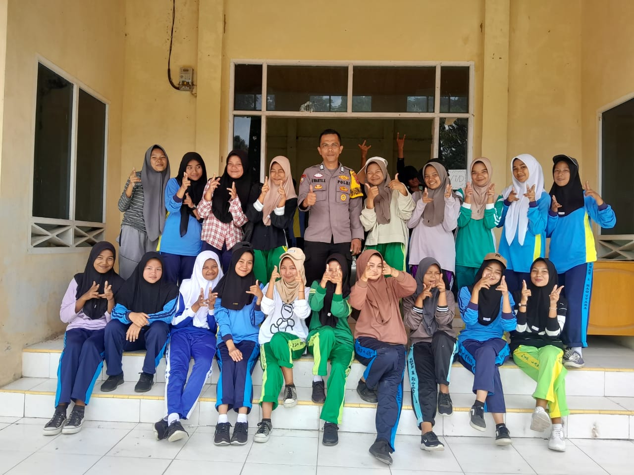 Bhabinkamtibmas Himbau watga Nagari Koto Rajo Jaga Kamtibmas Lingkungan Keluarga Maupun Masyarakat  