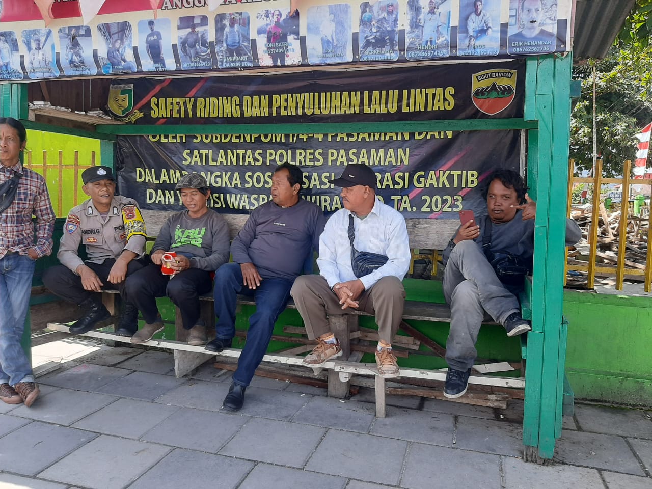 Bhabinkamtibmas Nagari Pauh DDS Dan THTS kepada Pengendara Ojek Pangkalan 