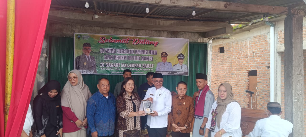 Kapolsek Tigo Nagari IPTU SYAFRIZAL, SH   Hadiri kegiatan sebagai bentuk apresiasi karena Nagari Malampah Barat termasuk dalam 10 terbaik dalam Keterbukaan Informasi Publik. 