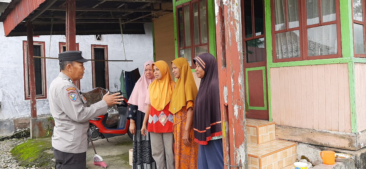 Bhabinkamtibmas Nagari Ganggo Hilia Ajak warga binaan agar jangan terlibat PEKAT ( Narkoba, Judi, Miras )