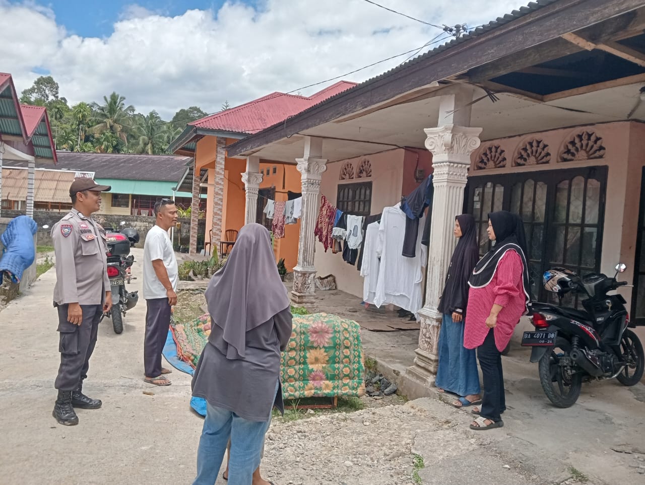 Bhabinkamtibmas  Ajak Masyarakat Bersama Menjaga Situasi Kamtibmas agar tetap kondusif,