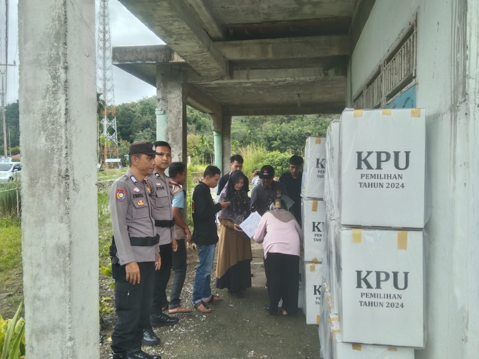 Pendistribusian Logistik Pemilihan Kepala Daerah Serentak (Pilkada) 2024 dari KPU Pasaman ke PPK Kec. Rao Utara