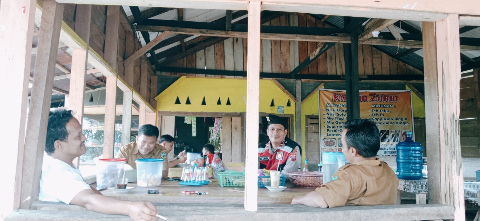 Kanit Samapta Polsek Mapat Tunggul Patroli Dialogis serta himbauan Harkamtibmas di Seputaran  Nagari Pintu Padang 