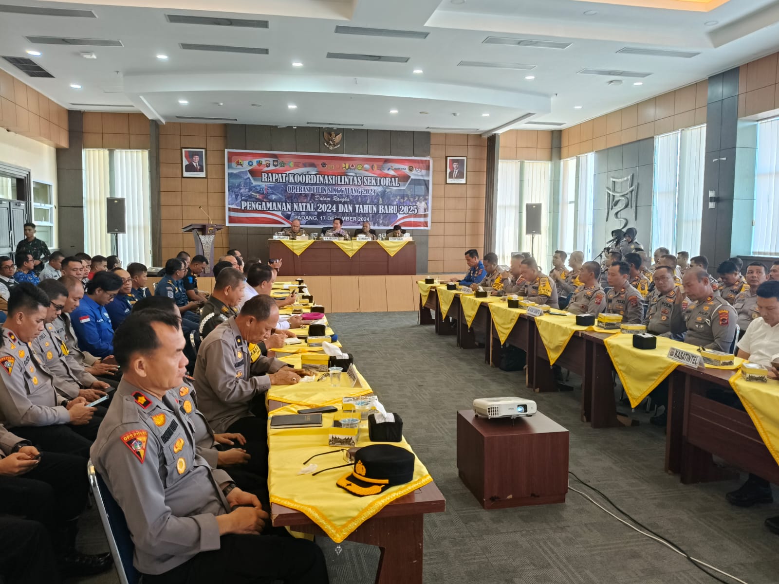 Polda Sumbar Gelar Rakor Lintas Sektoral Operasi Lilin Singgalang 2024 Dalam Rangka Pengamanan Natal dan Tahun Baru