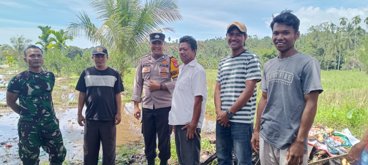 Bhabinkamtibmas Nagari Malampah Ajak Warga Binaan  Tanami lahan yang kosong  dengan Sayuran