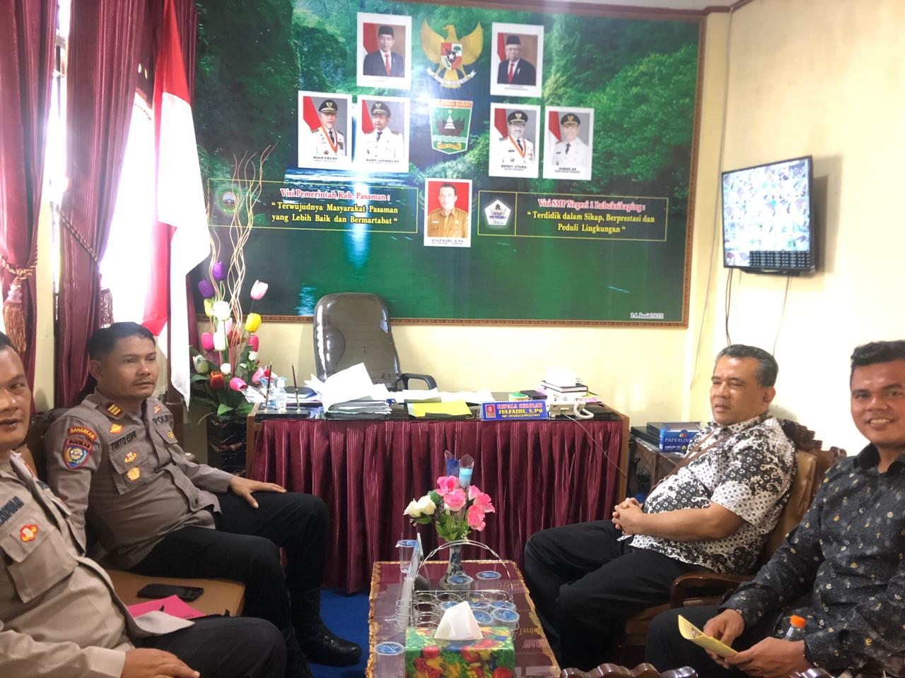 Kasat Binmas Polres Pasaman beserta Jajaran Sambangi SMPN 1 Lubuk Sikaping.