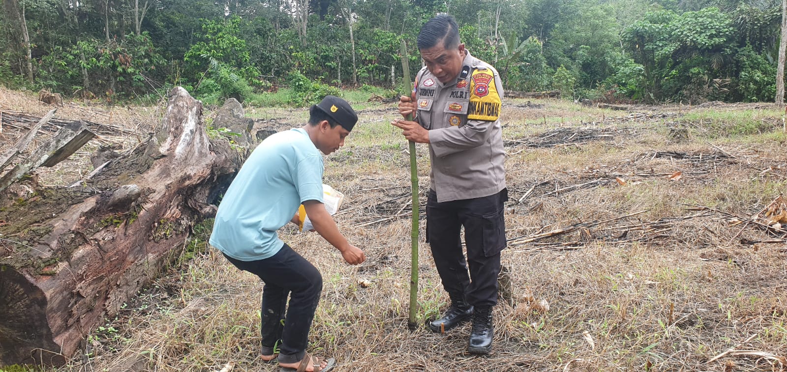 Bhabinkamtibmas Nagari Lansek Kadok Mendukung dan Mensukseskan Asta Cita Presiden RI tentang Ketahanan pangan 