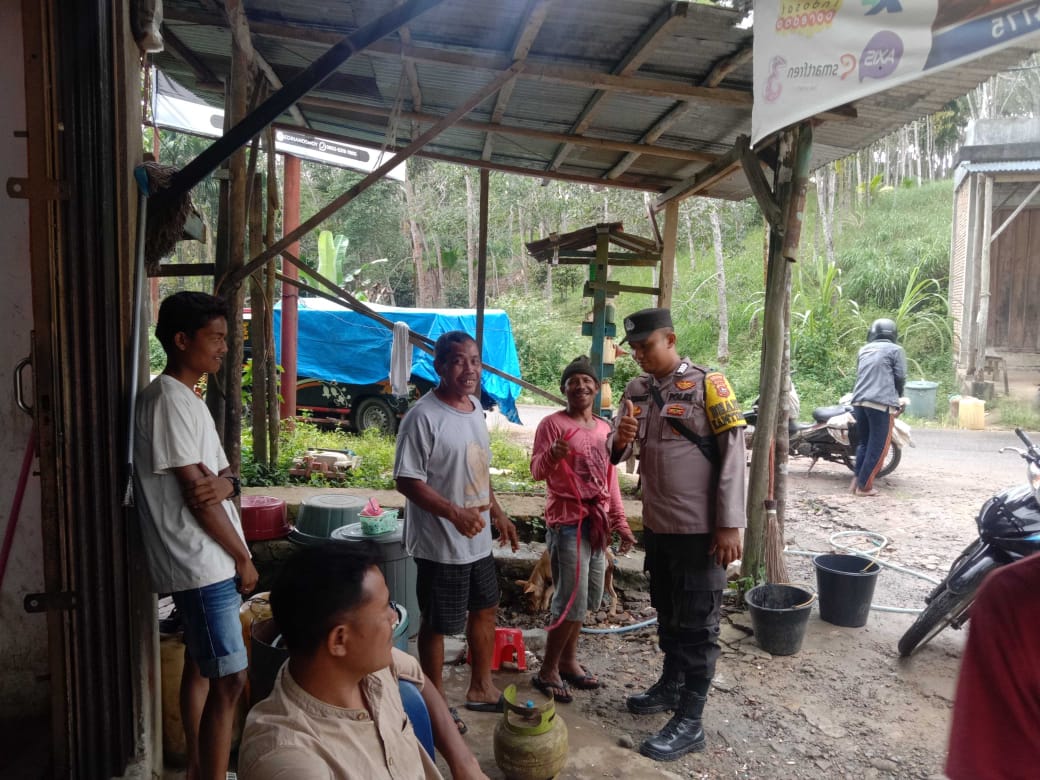 Bhabinkamtibmas Nagari Muara Tais THTS Kepada masyarakat Jorong Rumbai 