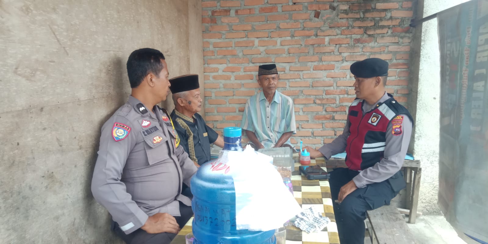 Personel Polsek Tigo Nagari Dalam Rangka Kamtibmas Dukung Program Pemerintah Tentang Ketahanan Pangan