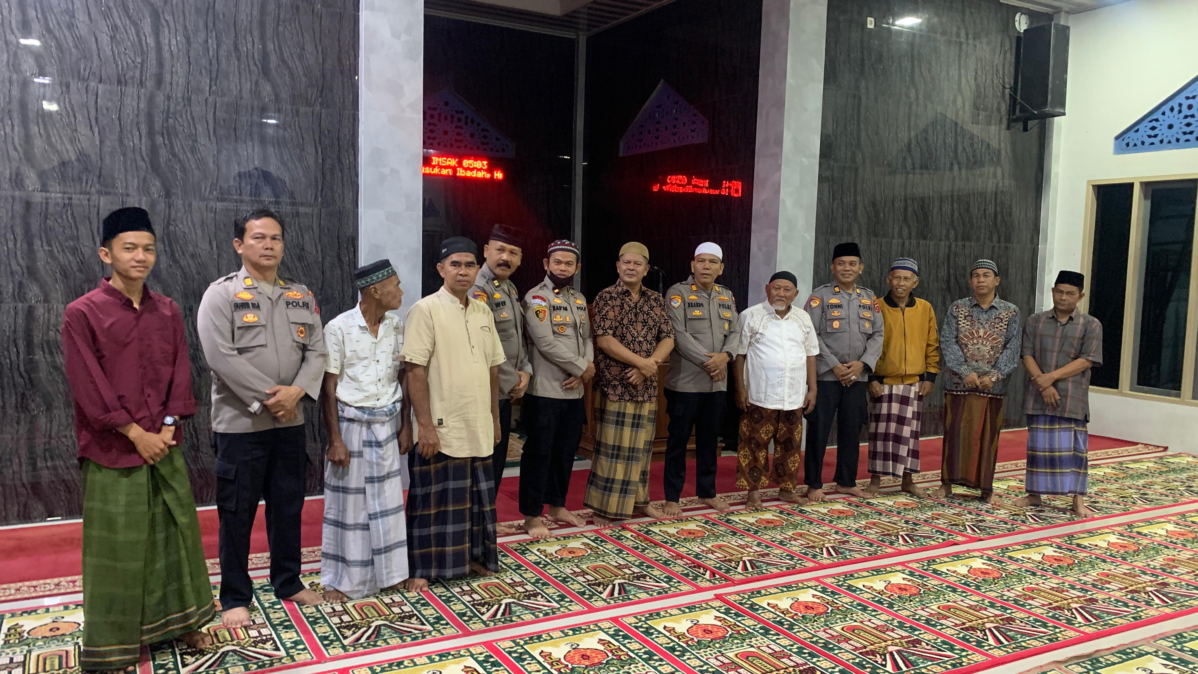 Kunjungi Masjid AL FALAH  Kampung Lintang, Kabag Ren Polres Pasaman, AKP Yonni Handra, S.H. Pimpin  Gerakan Sholat Subuh Berjama'ah (GSSB)