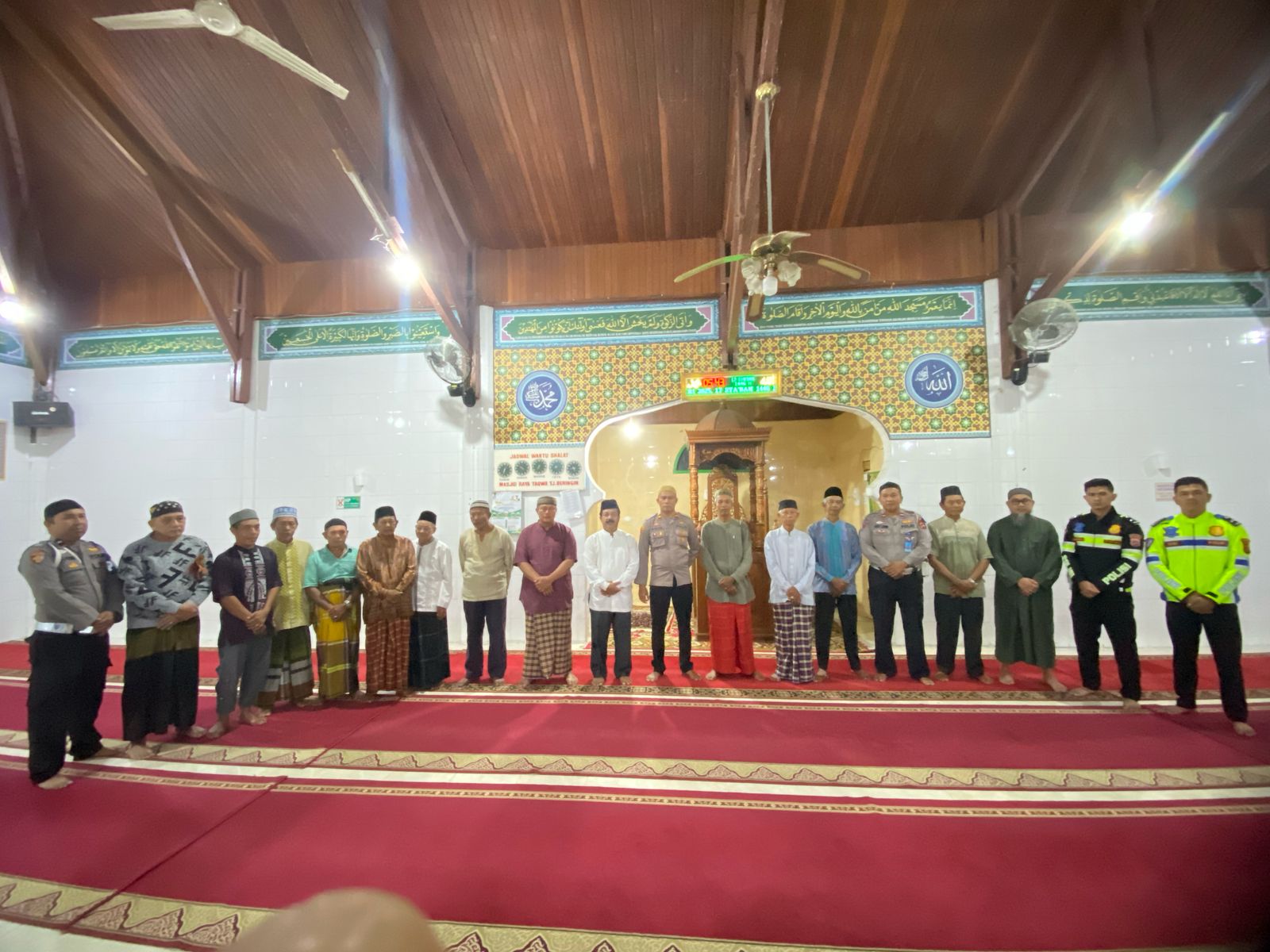 Polres Pasaman Datangi Mesjid Taqwa Tanjung Beringin Kec Lubuk Sikaping  Sholat Subuh Berjama'ah (GSSB) Dengan Warga Masyarakat