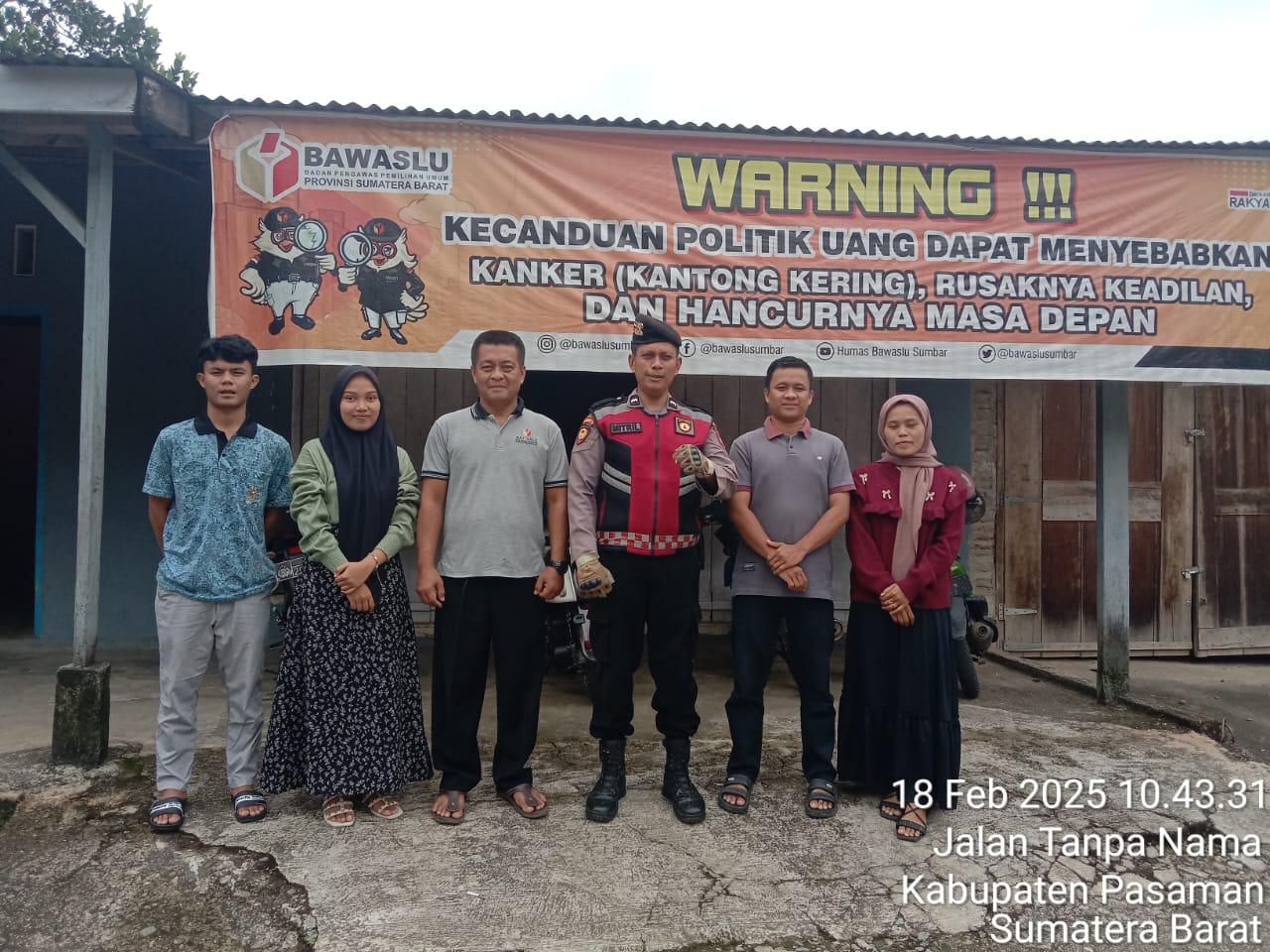 Kanit Samapta Polsek Mapat Tunggul AIPDA YUMITRIL melaksanakan giat Patroli Dialogis 