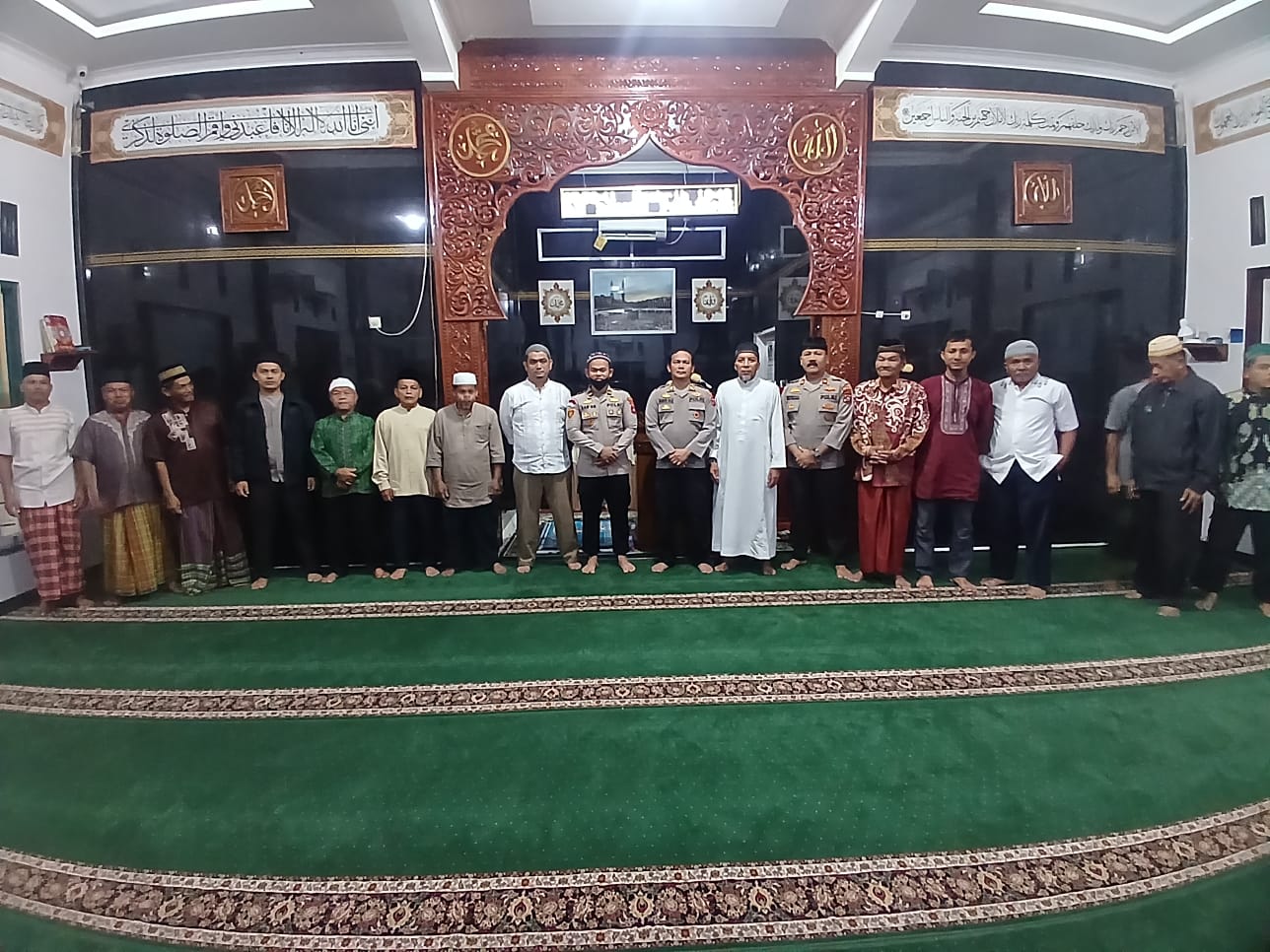 Personel Polres Pasaman Gerakan Sholat Subuh Berjama'ah (GSSB) di  Masjid AL Kautsar, Sawah Panjang
