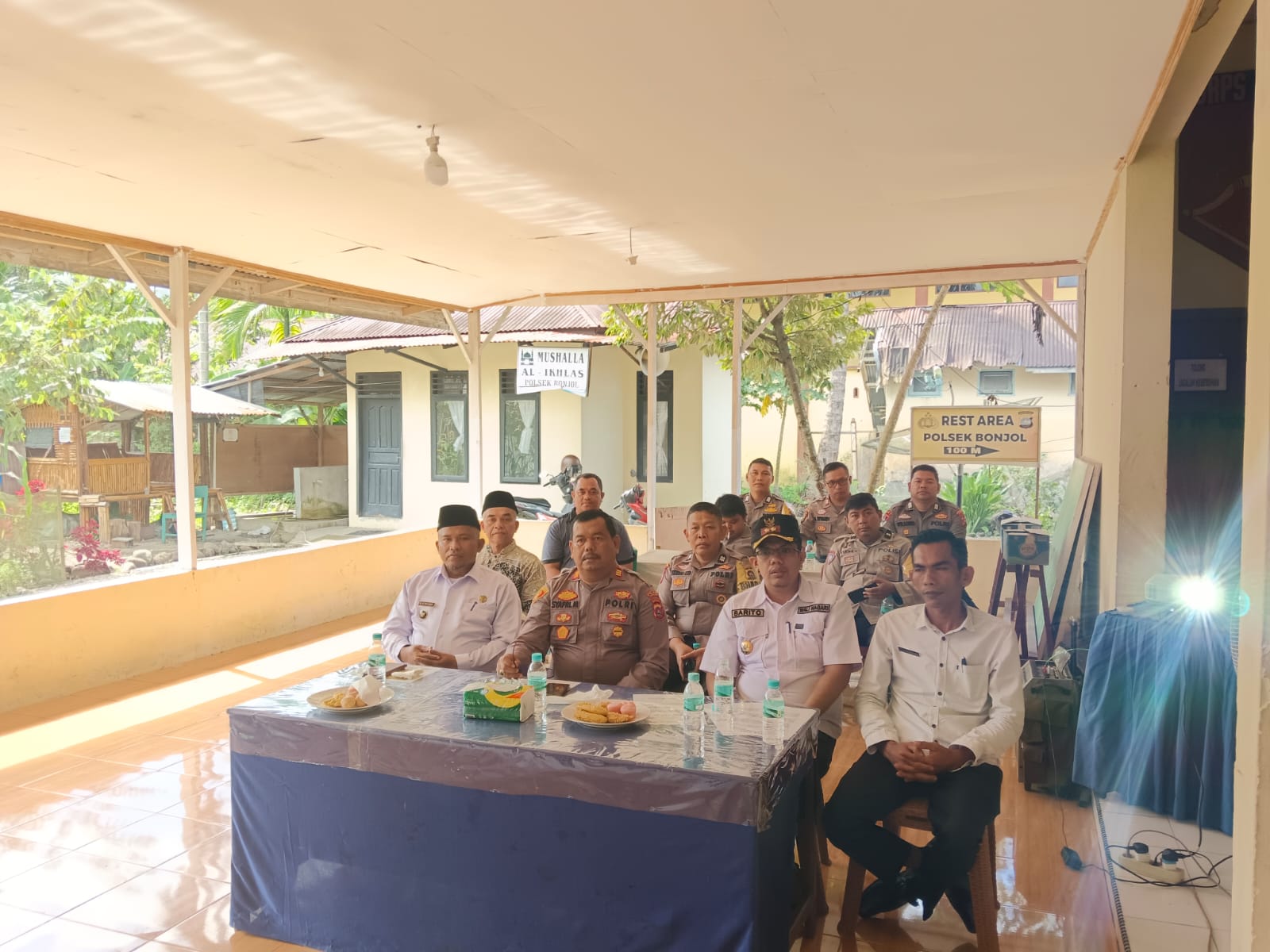 Polsek Bonjol pada Kegiatan Panen Raya Jagung Serentak Tahap I secara Live YouTube Streaming