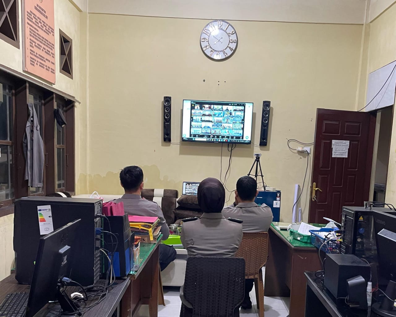 Bagian sumber Daya Manusia Polres Pasaman  Zoom Meeting Pembinaan Rohani Islam Dan Pembacaan Yasin 