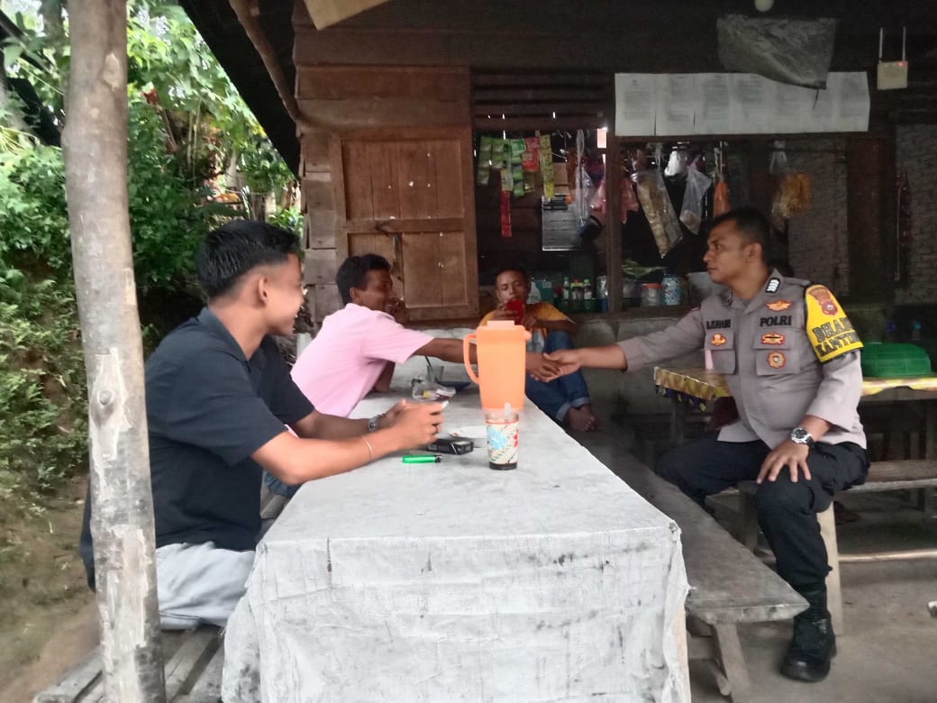Bhabinkamtibmas Nagari Muara Tais Mengajak masyarakat Nagari Muara Tais Untuk Memanfaatkan Lahan kosong Menjadi Produktif 