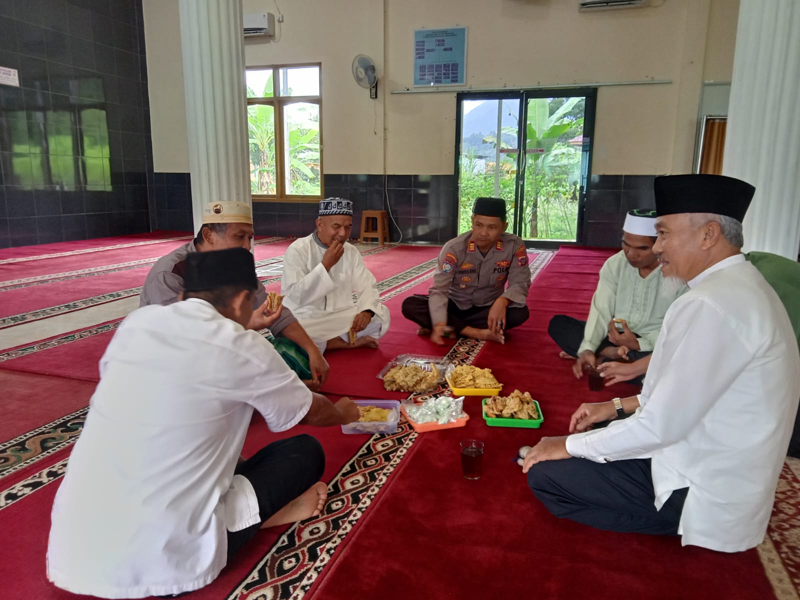 Kasat Binmas Polres Pasaman melaksanakan giat Jum'at curhat