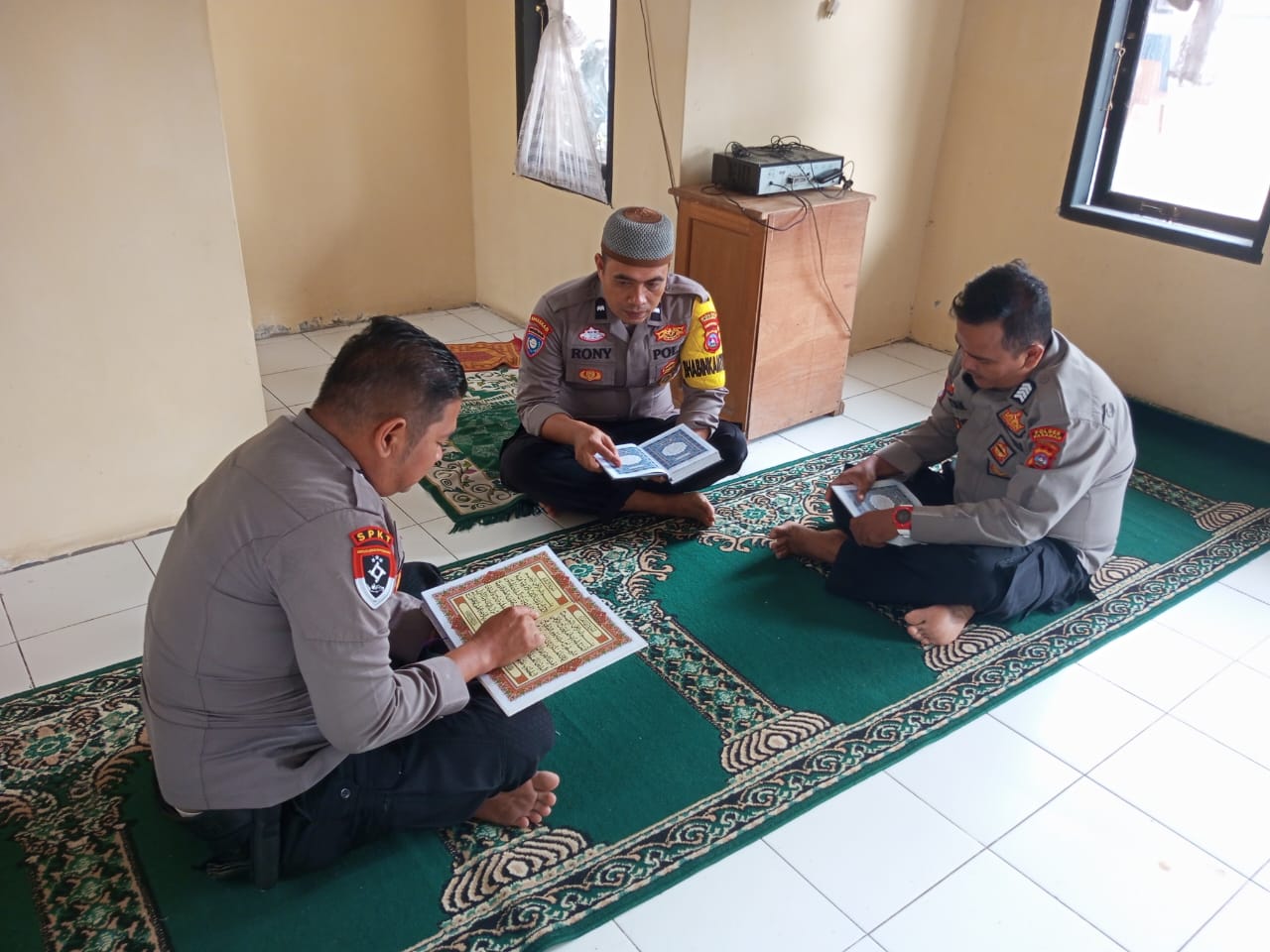 Polsek Bonjol Melaksanakan Program Kapolda Sumbar One Day One Khatam Al-Qur’an