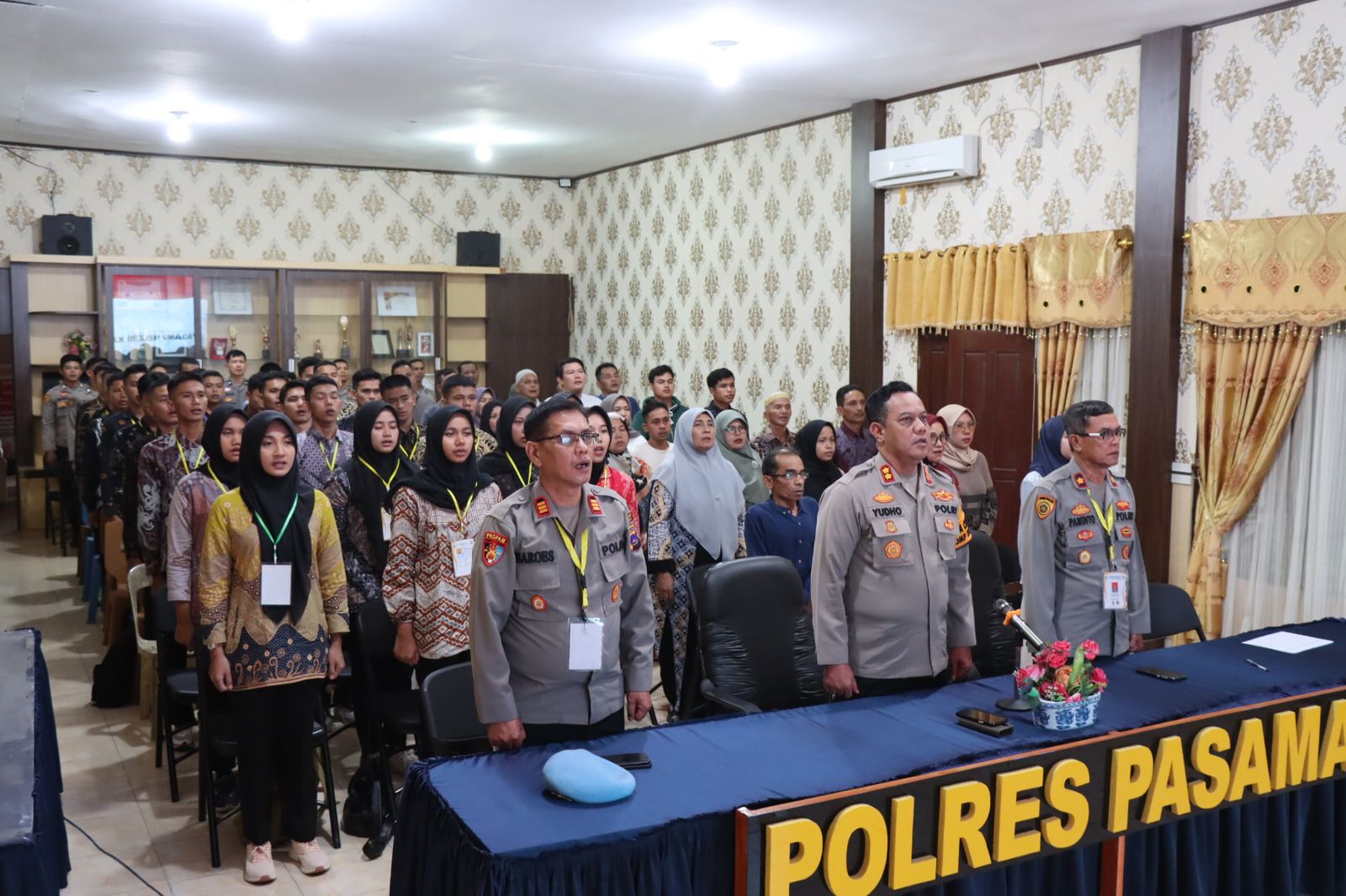Kapolres Pasaman Ikuti Kegiatan Pengambilan Sumpah dan Penandatanganan Pakta Integritas dalam rangka Seleksi Penerimaan Anggota Polri  TA 2025 melalui Zoom Meeting