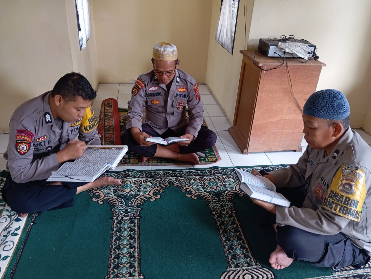 Polsek Bonjol dilaksanakan kegiatan Program Kapolda Sumbar One Day One Khatam Al-Qur’an. Dengan bacaan Al-Qur'an Juz 4 ke  20 