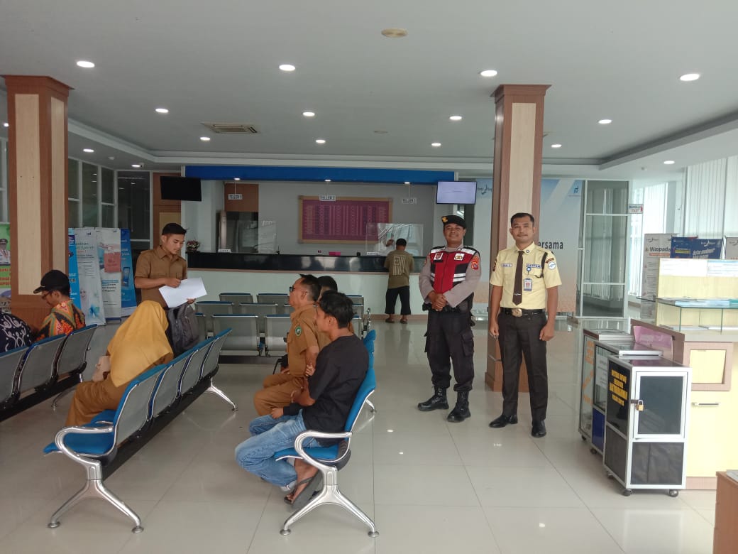 Sat Samapta Pengamanan kantor dan ATM Bank BRI, Bank Nagari Lubuk Sikaping,