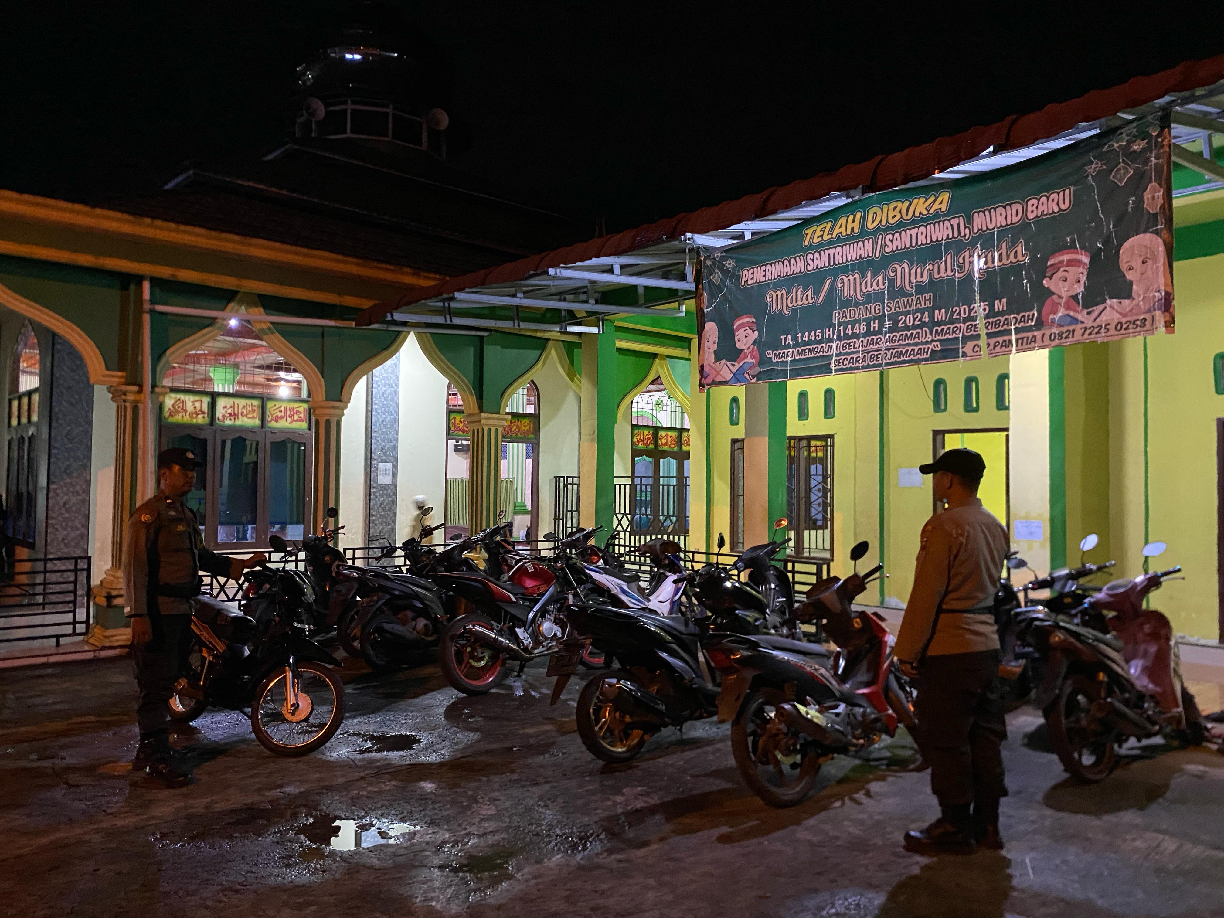  Polsek Tigo Nagari Pam Sholat Tarwih di Mesjid Nurul Huda,  Jorong  Padang Sawah