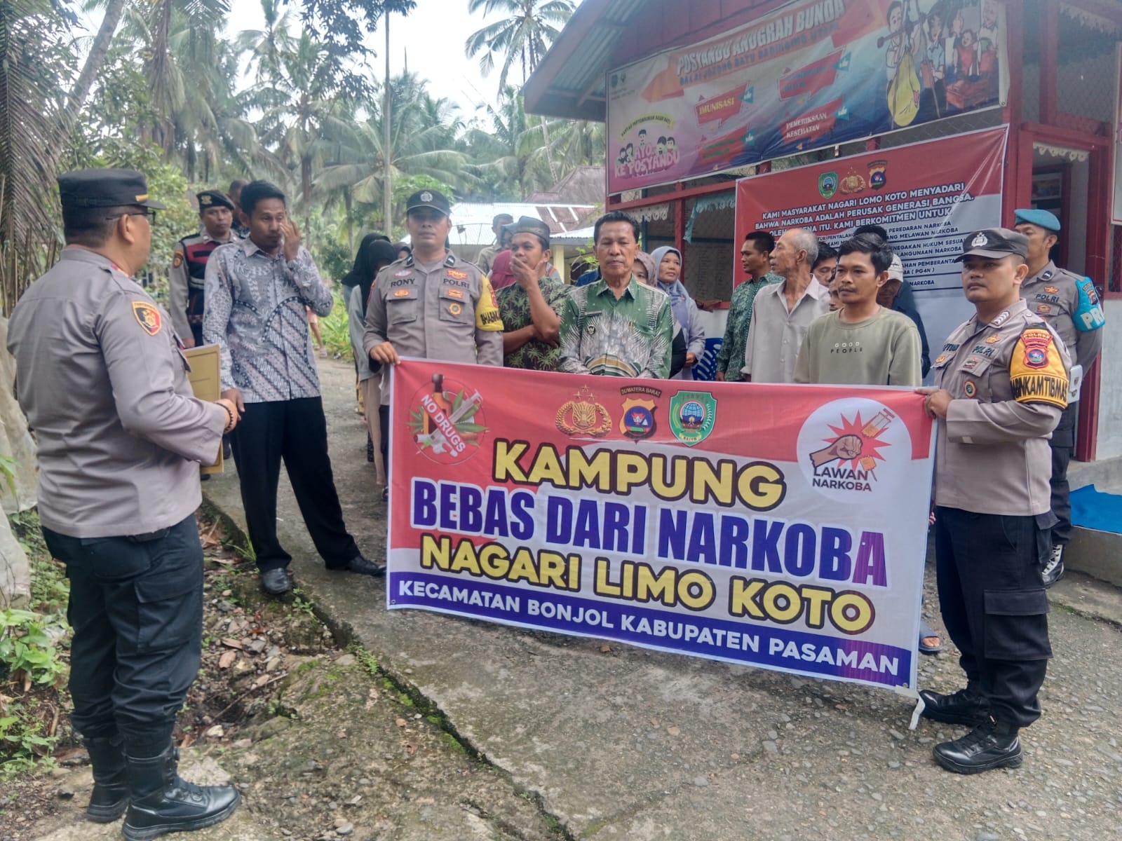 Personil Polsek Bonjol Kegiatan Pencanangan Kampung Bebas dari Narkoba.