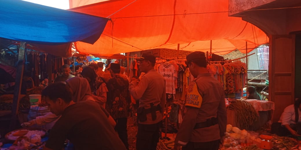 Polsek Tigo Nagari Penertipan Warung Berjualan Makanan Saat Puasa ( Warung Kelambu) dan Premanisme