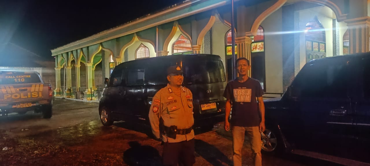  Personil Polsek Tigo Nagari pengamanan Sholat Tarwih di Mesjid Nurul Huda