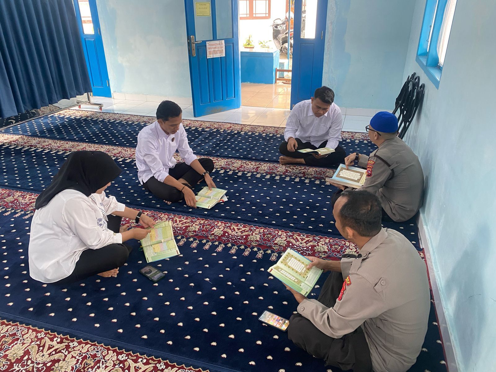 Polres Pasaman Melaksanakan kegiatan Program Kapolda Sumbar One Day One Khatam Al-Qur’an. 