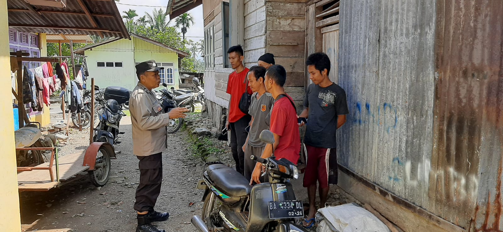 Bhabinkamtibmas Nagari Gango Hilia Sambangi Para Pemuda Jorong Tanjung Bungo 