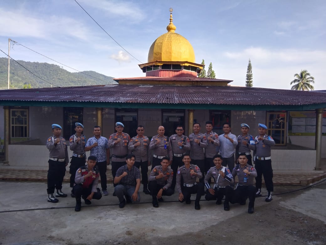 Si Propam Polres Pasaman Gelar Bakti Religi Bersih-Bersih Masjid Al Ikhlas Bhayangkara Dalam Rangka HUT Bhayangkara ke-79