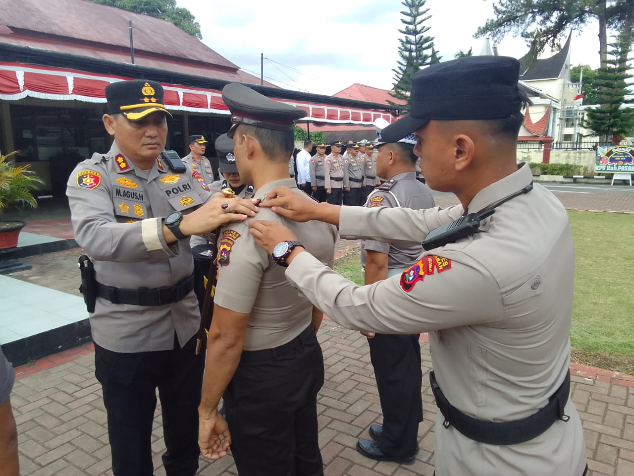Kapolres Pasaman AKBP Muhammad Agus Hidayat, S.H., S.I.K Pimpin Upacara Laporan Kenaikan Pangkat Personil Polres Dan Polsek 