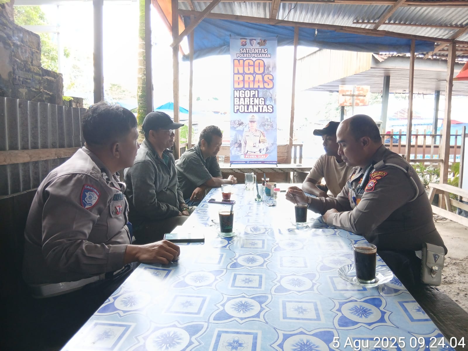 Satlantas Polres Pasaman Gelar Polantas Menyapa Komunitas Angkutan Logistik, Barang Dan Penumpang.