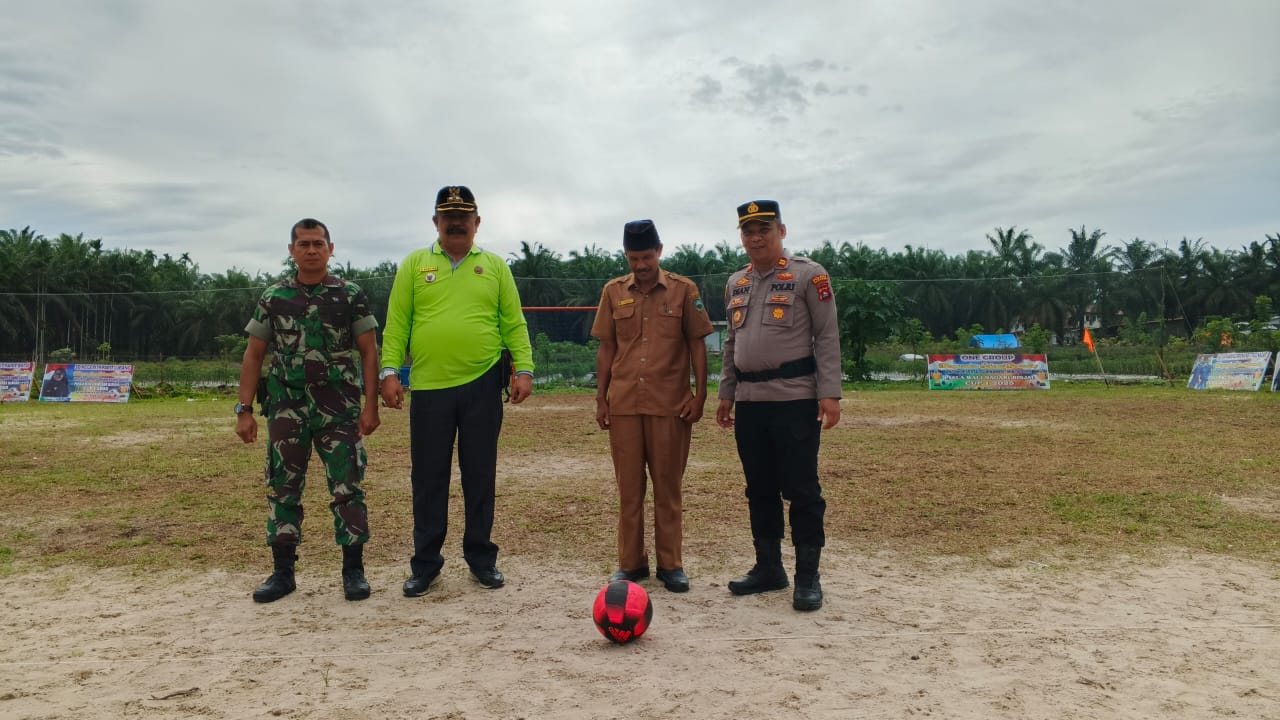 KAPOLSEK TIGO NAGARI HADIRI PEMBUKAAN TURNAMENT MINI SOCCER ANTAR SD ( SEKOLAH DASAR ) SE KECAMATAN TIGO NAGARI