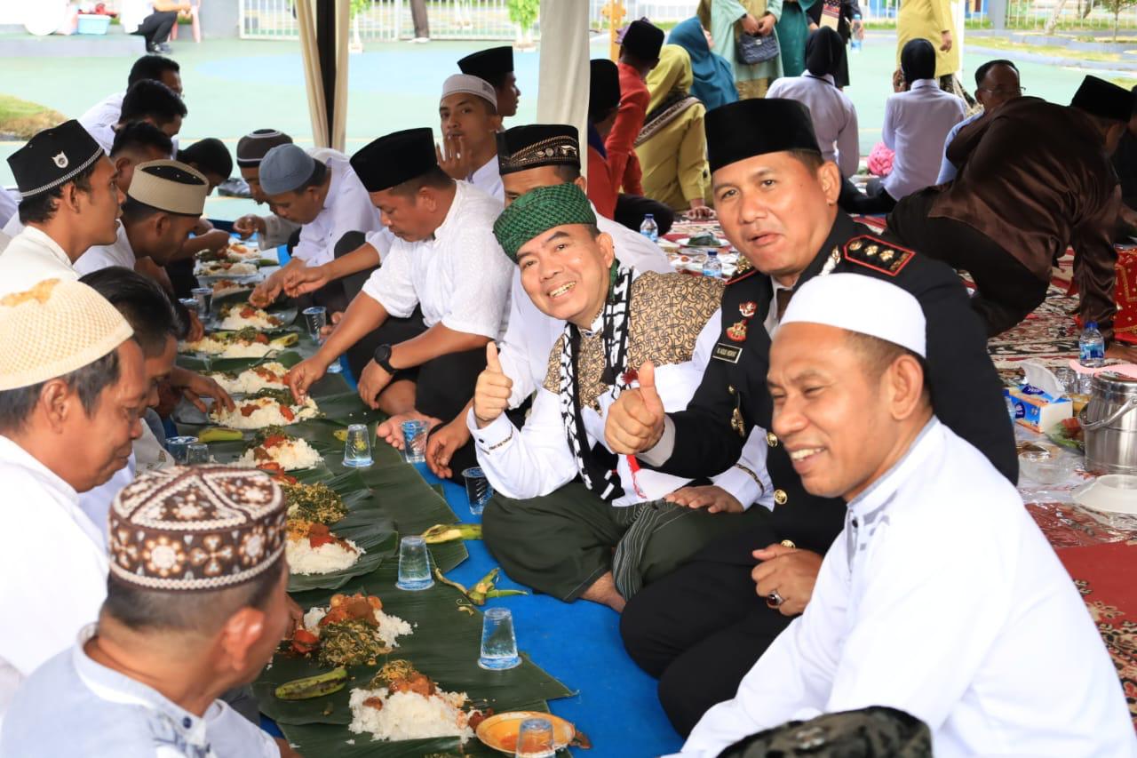 Kapolres Pasaman AKBP Muhammad AgusHidayat, SH, SIK  Tradisi Makan Bajamba Bersama Masyarakat 