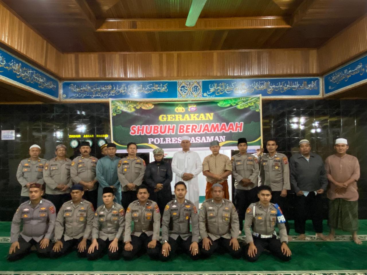 Gerakan Sholat Subuh Berjama'ah (GSSB) Personil Polres Pasaman Di Masjid Al Ikhlas Bhayangkara